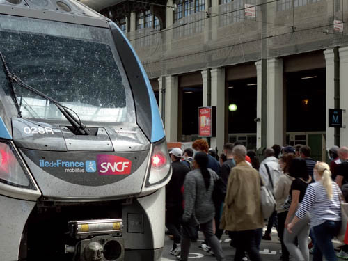 What is the role of mass transit in the Paris region given the health crisis?